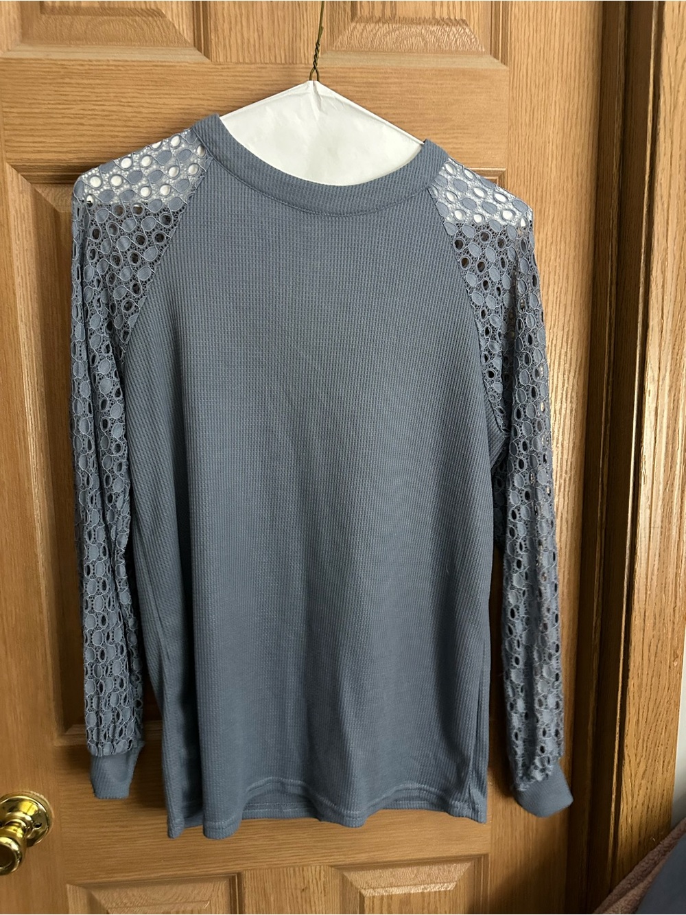 Women's Blue/Gray Lace-Sleeve Thermal Top